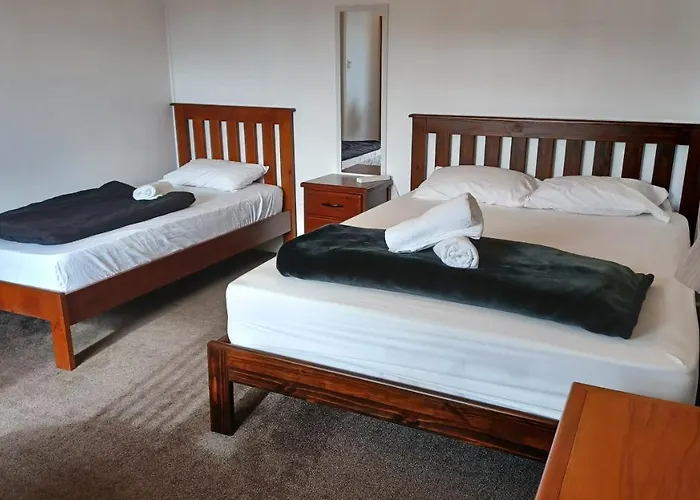 Homestay Family Room, Near The City Center